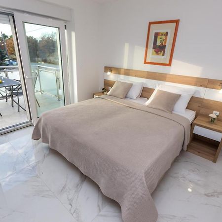 Apartmani Villa Paulo Starigrad Paklenica Exteriér fotografie