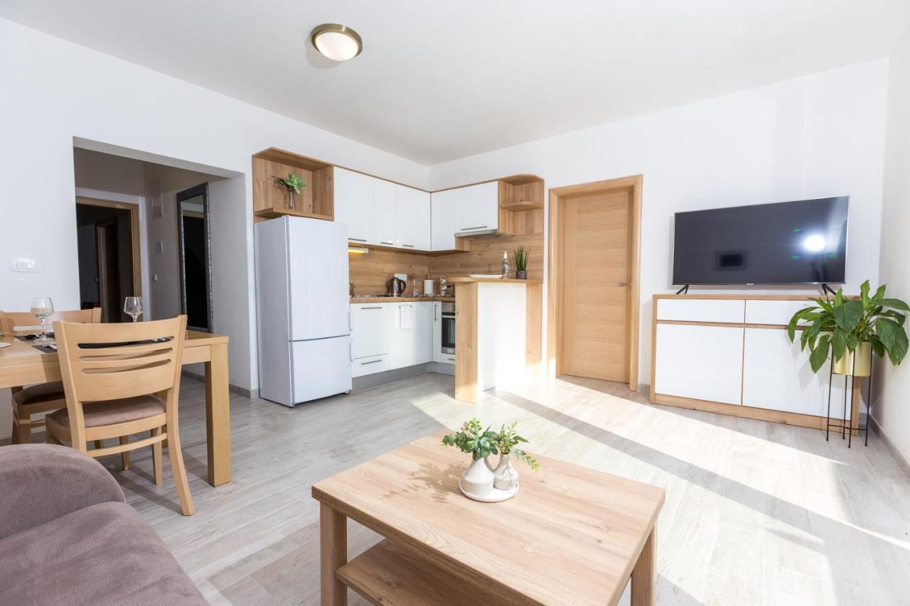 Apartmani Villa Paulo Starigrad Paklenica Exteriér fotografie