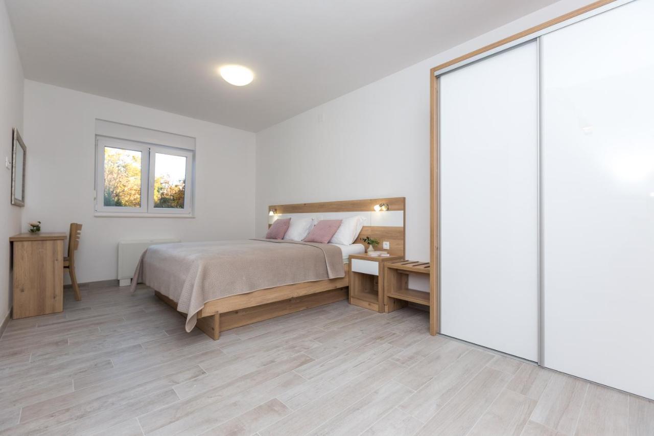 Apartmani Villa Paulo Starigrad Paklenica Exteriér fotografie