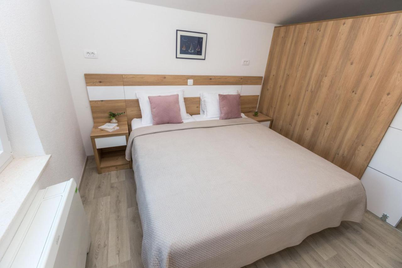 Apartmani Villa Paulo Starigrad Paklenica Exteriér fotografie