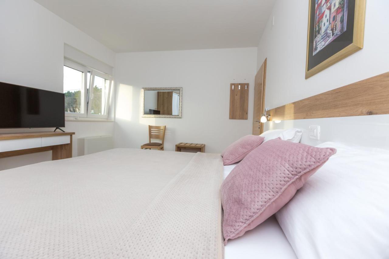 Apartmani Villa Paulo Starigrad Paklenica Exteriér fotografie