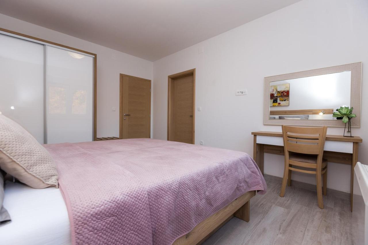 Apartmani Villa Paulo Starigrad Paklenica Exteriér fotografie